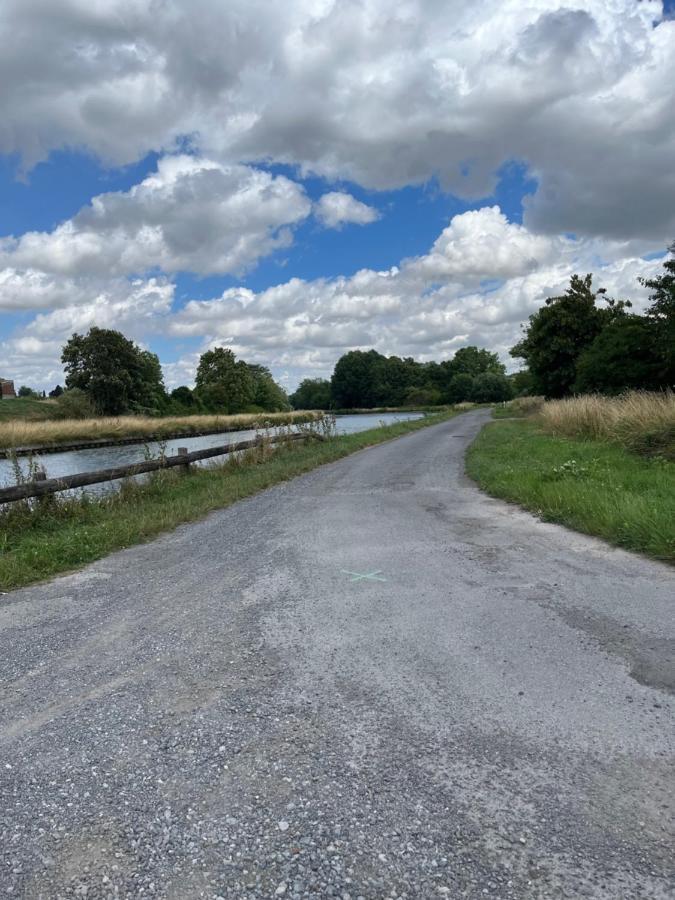 Superbe Appartement Au Bord Du Canal De St Quentin Saint-Quentin  Zewnętrze zdjęcie